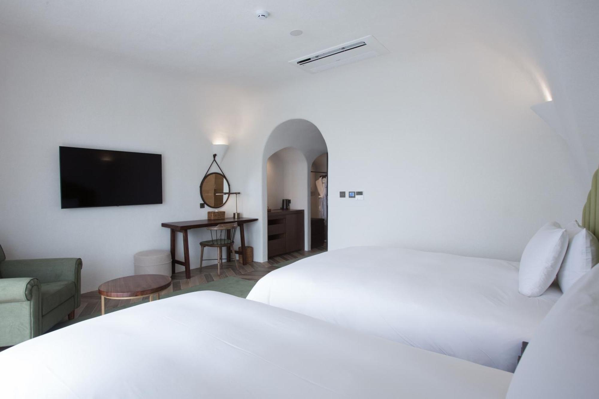 Ecoland Hotel Jeju Exterior photo