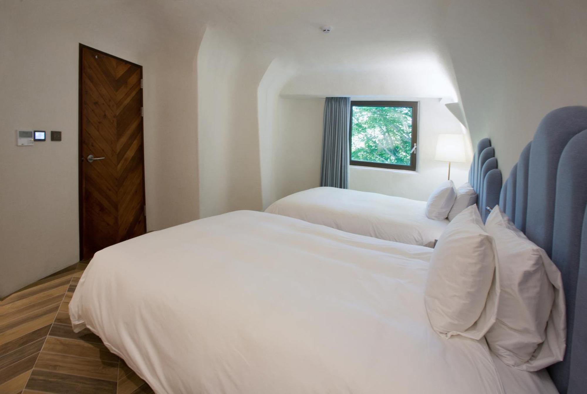 Ecoland Hotel Jeju Exterior photo